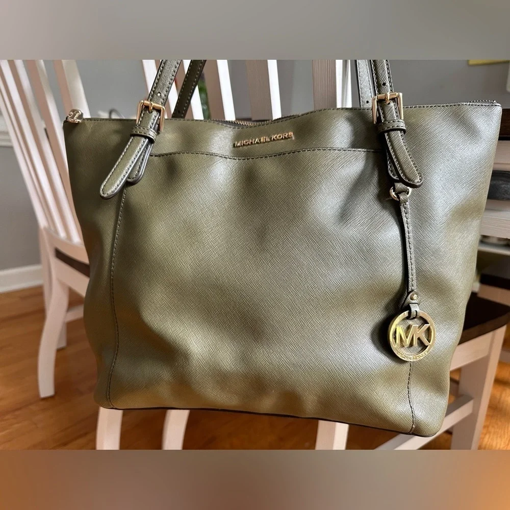 Michael Kors jet set tote bag